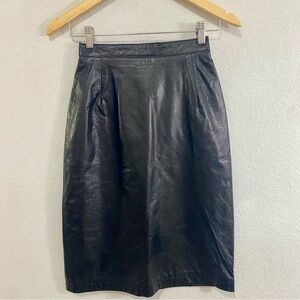 Vintage Maxima Black Leather/Faux Leather Skirt, Beautiful Floral Pattern, Sz 4
